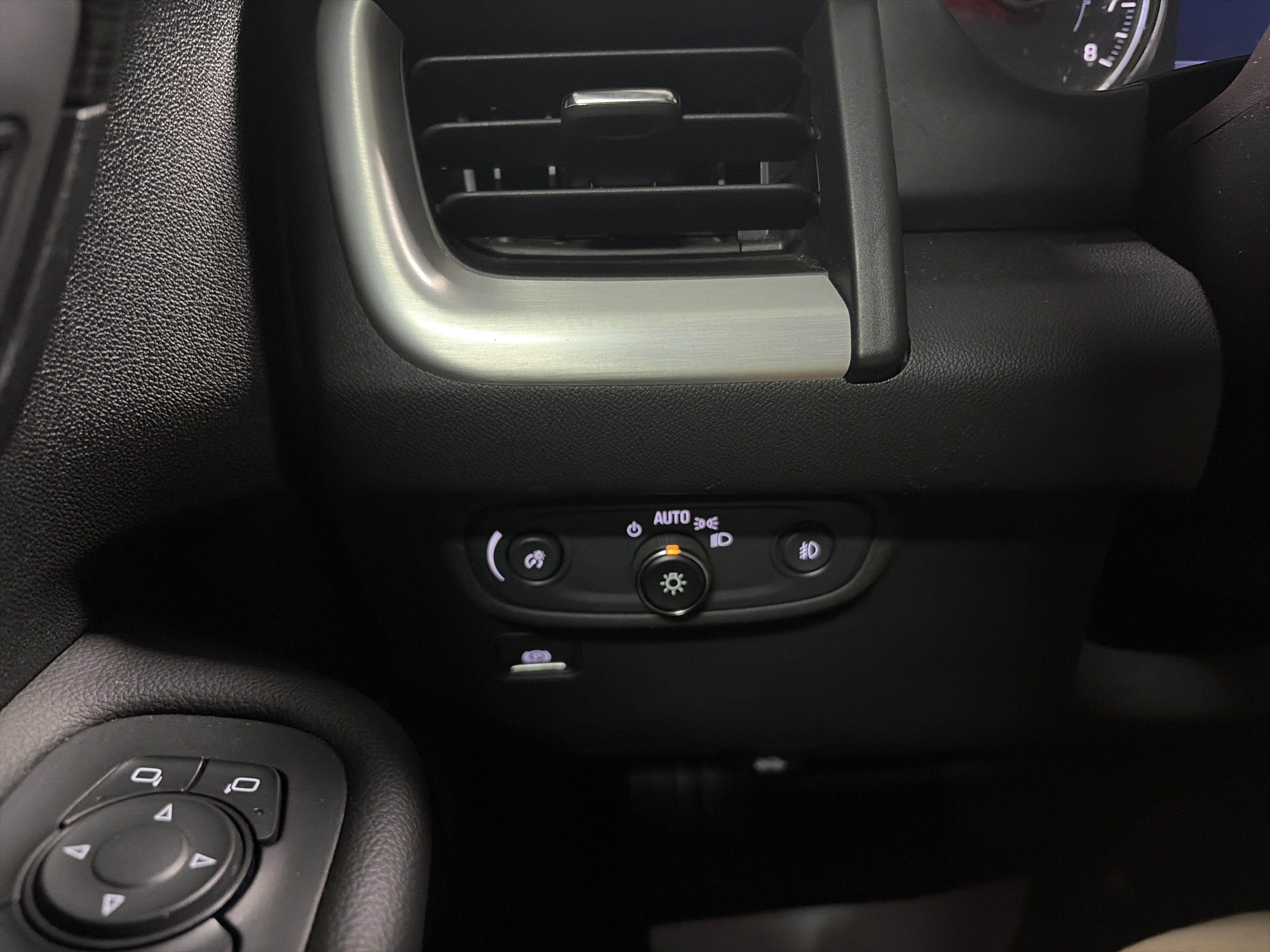 Used 2024 GMC Terrain SLT AWD/4WD image 16