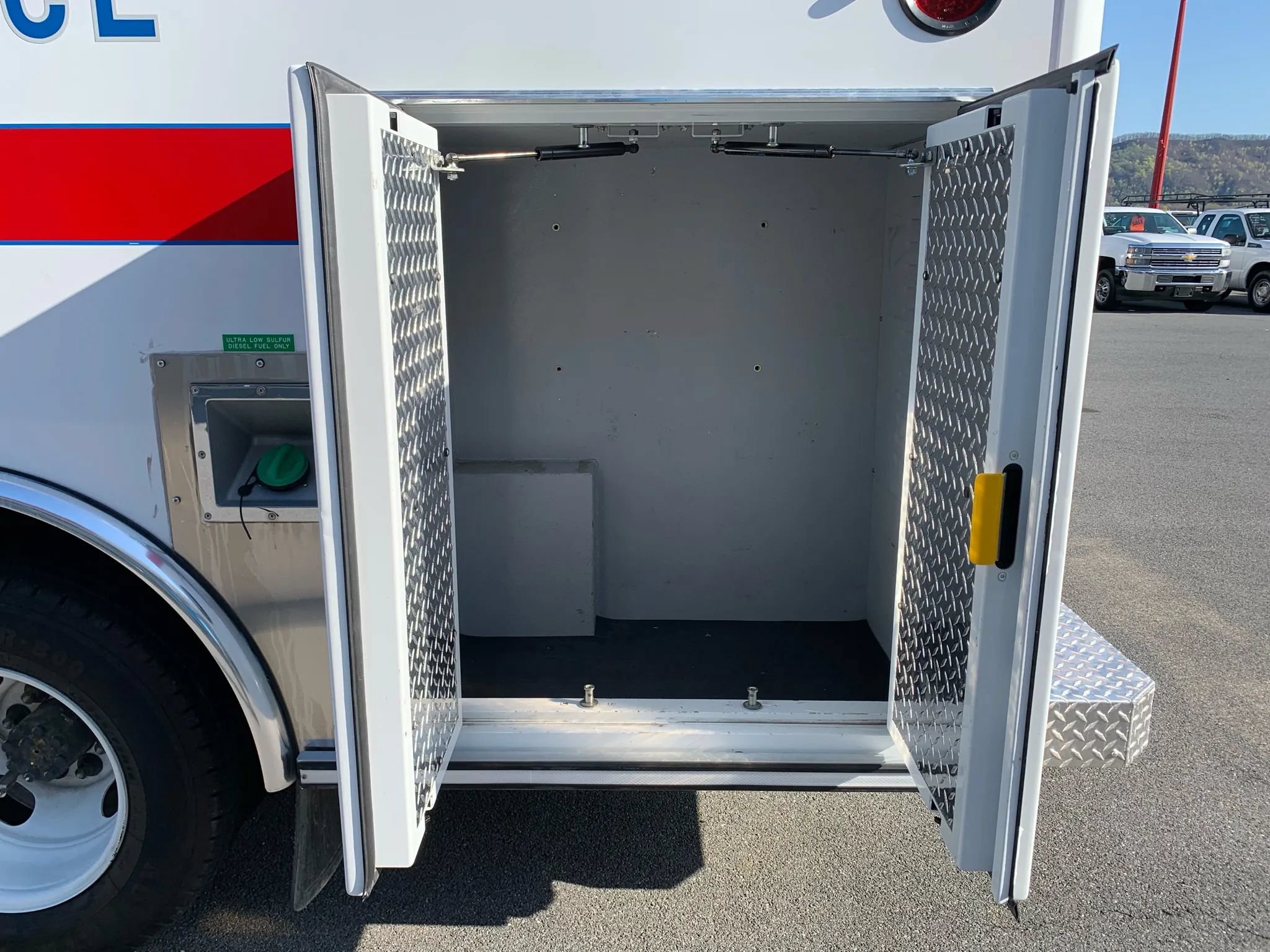 Used 2014 Chevrolet Express 4500 w/ Ambulance Package RWD image 35