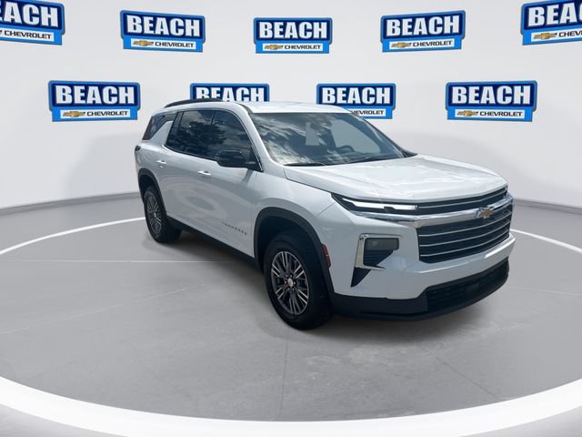 Used 2025 Chevrolet Traverse LT FWD image 2