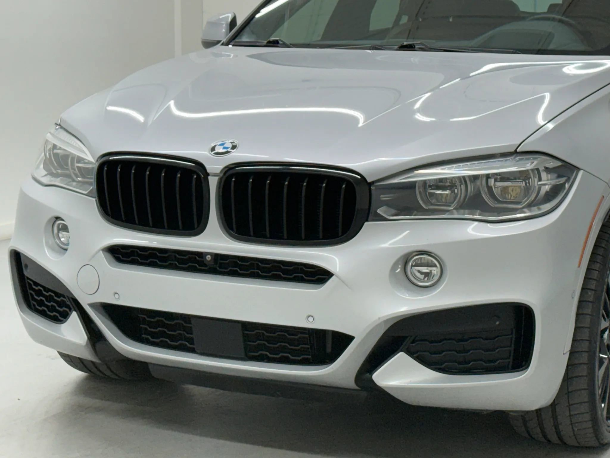 Used 2019 BMW X6 xDrive50i w/ M Sport Package image 46