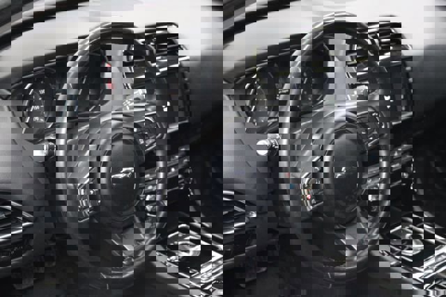 Used 2017 Jaguar XE Premium image 11