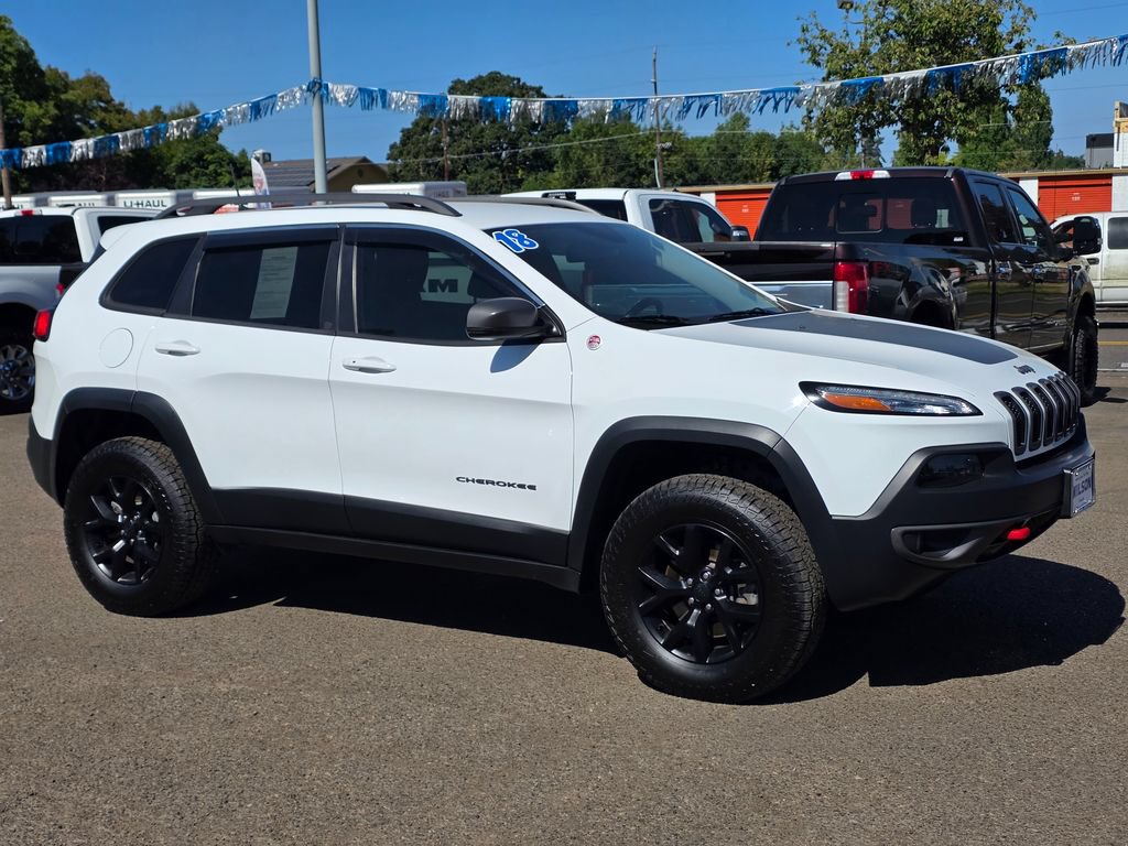 Used 2018 Jeep Cherokee Trailhawk AWD/4WD image 3