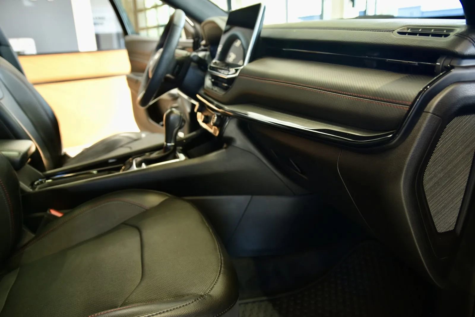 Used 2023 Jeep Compass Trailhawk w/ Trailhawk Elite Group image 28