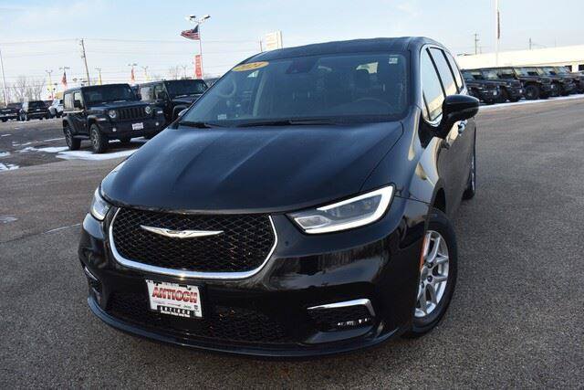 Used 2024 Chrysler Pacifica Touring-L FWD image 12