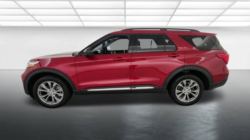 Used 2022 Ford Explorer XLT w/ Equipment Group 202A AWD/4WD image 5