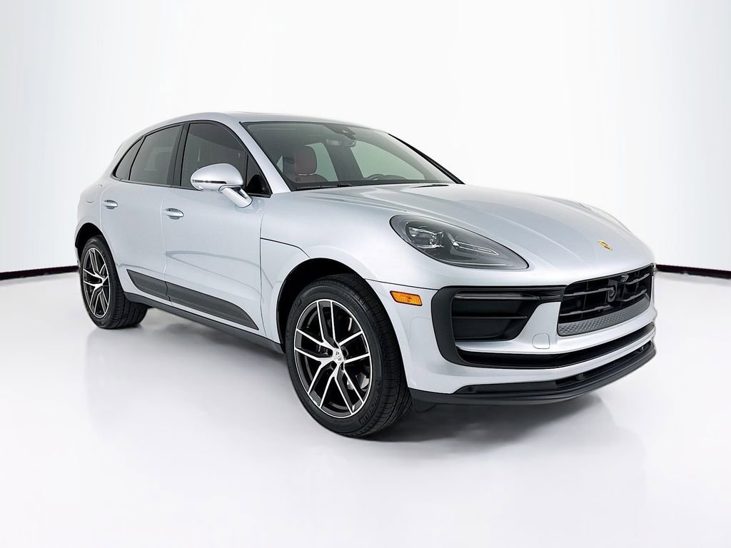 Certified 2025 Porsche Macan image 7