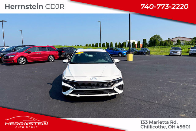 Used 2024 Hyundai Elantra SEL FWD image 2
