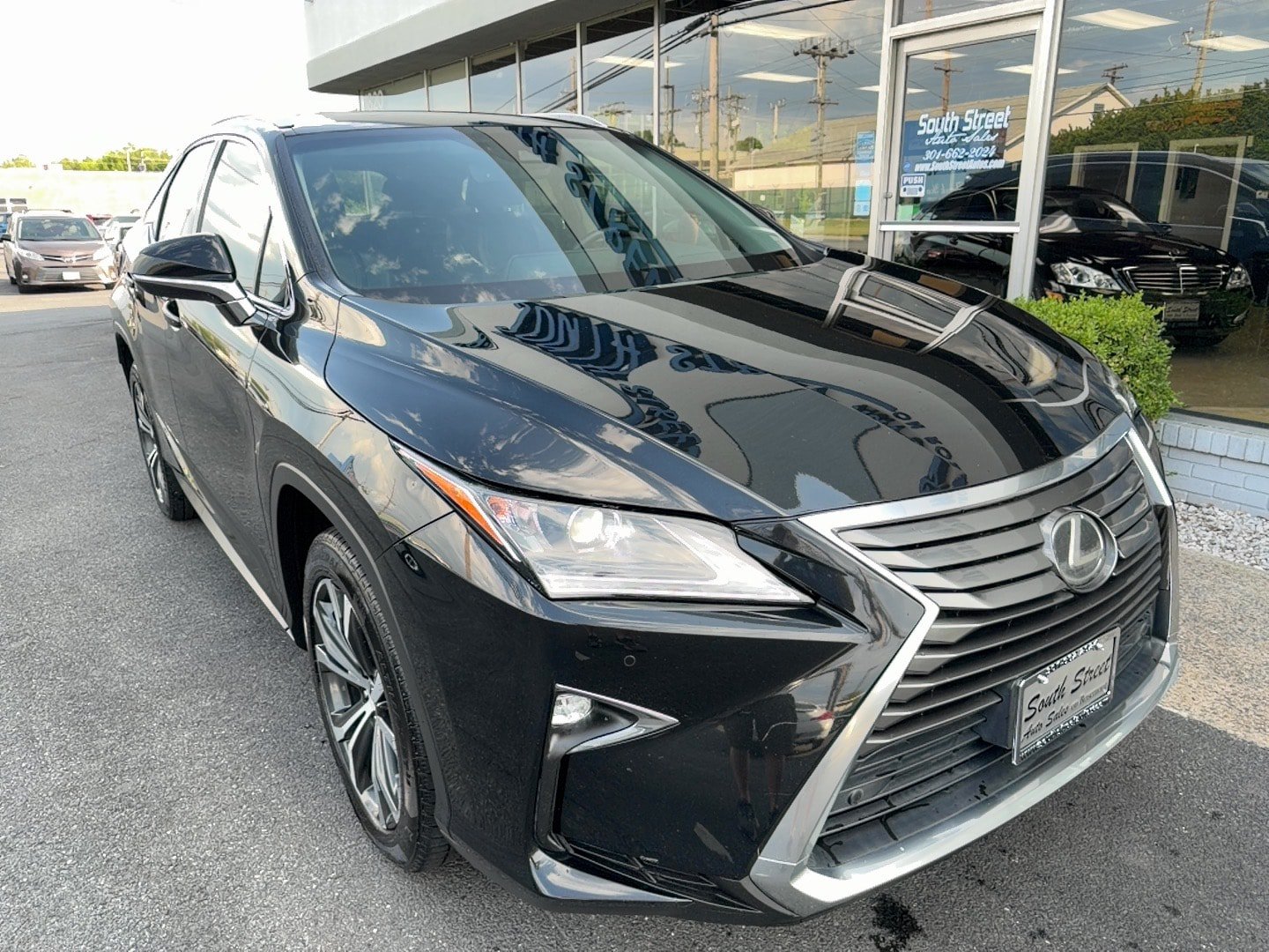 Used 2017 Lexus RX 350 AWD w/ Premium Package image 2