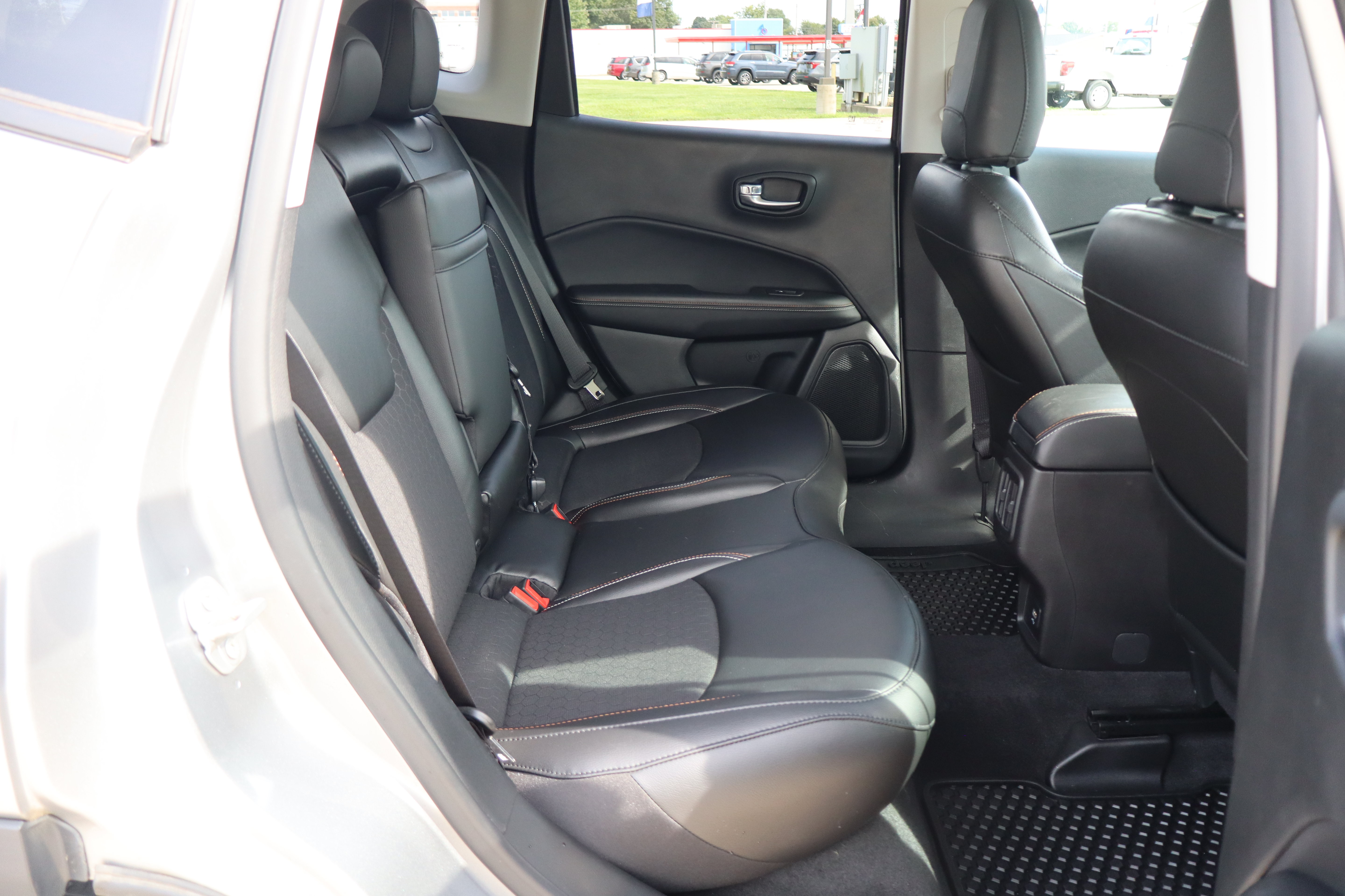 Used 2020 Jeep Compass Latitude w/ Cold Weather Group AWD/4WD image 11