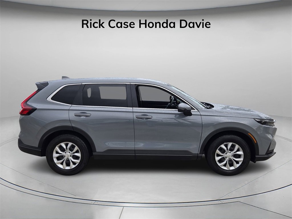 Used 2025 Honda CR-V LX image 3