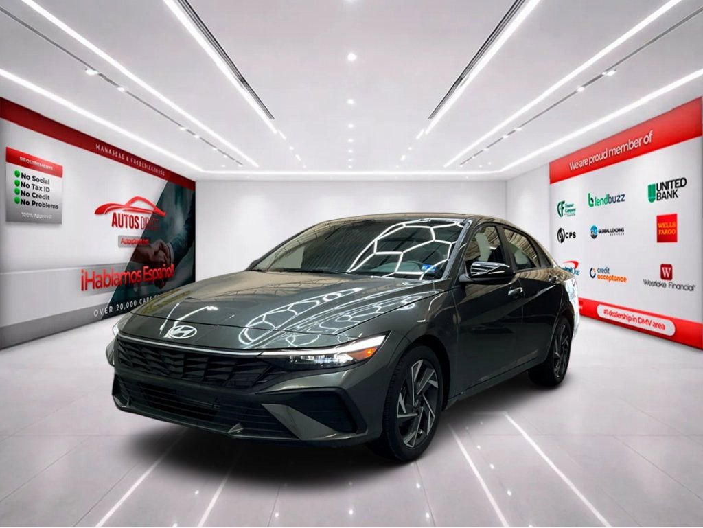 Used 2025 Hyundai Elantra Sport image 4