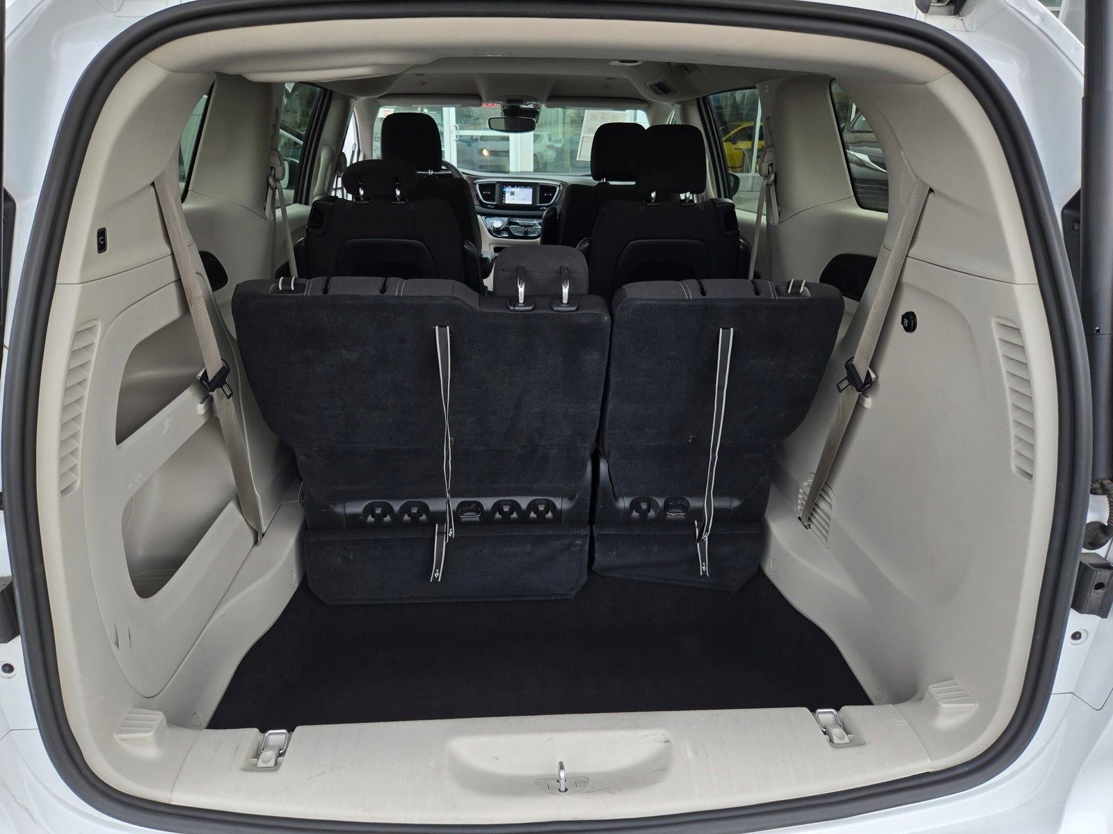 Used 2023 Chrysler Voyager LX image 23