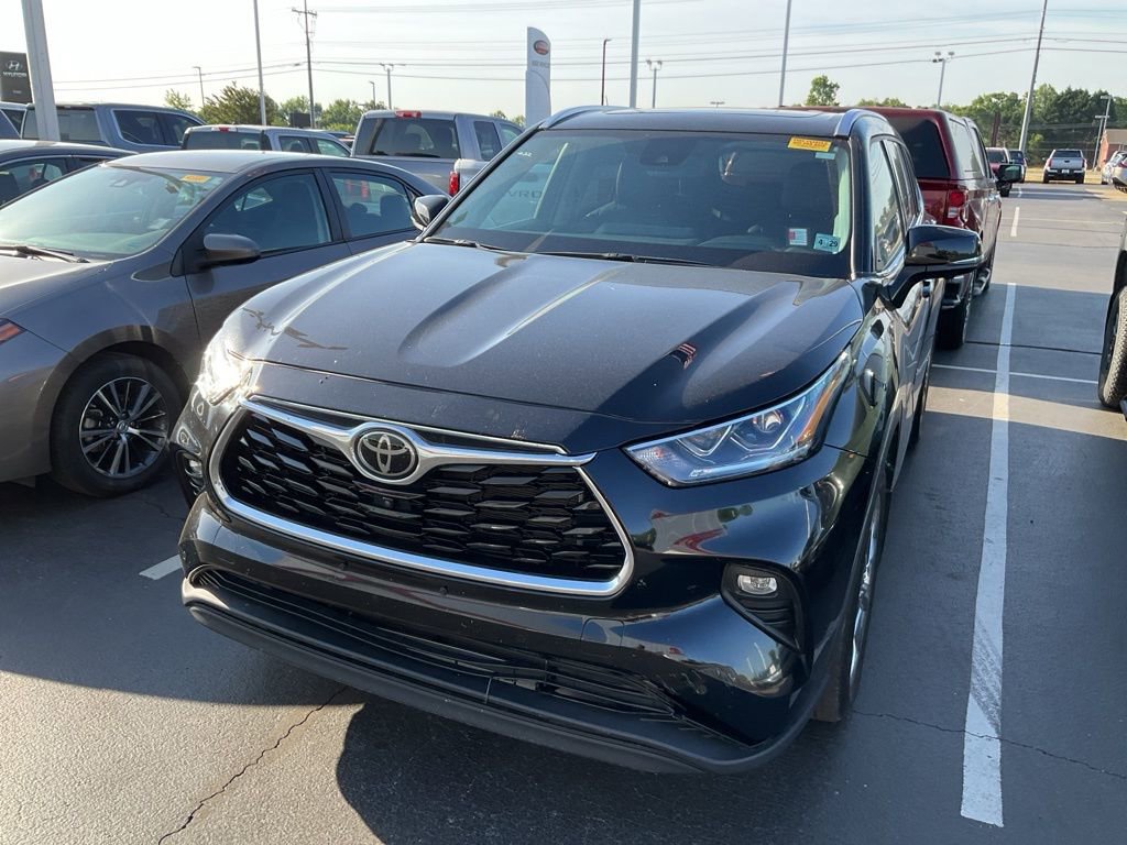 Used 2024 Toyota Highlander Limited AWD/4WD image 13