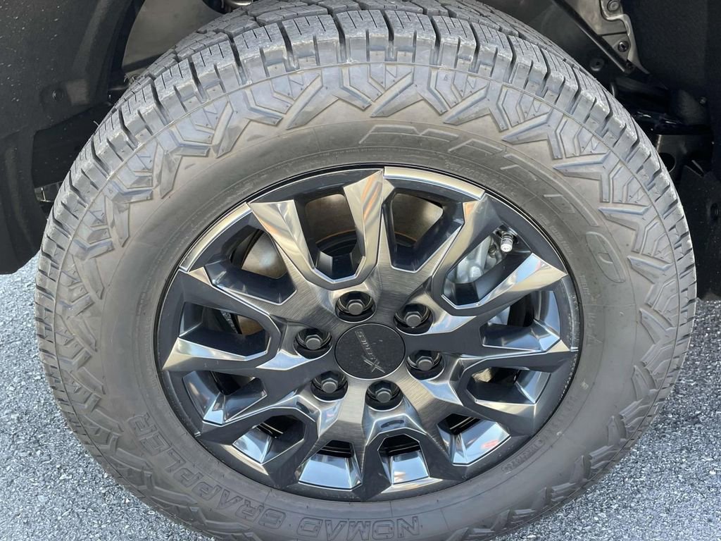 New 2025 Toyota 4Runner SR5 image 6