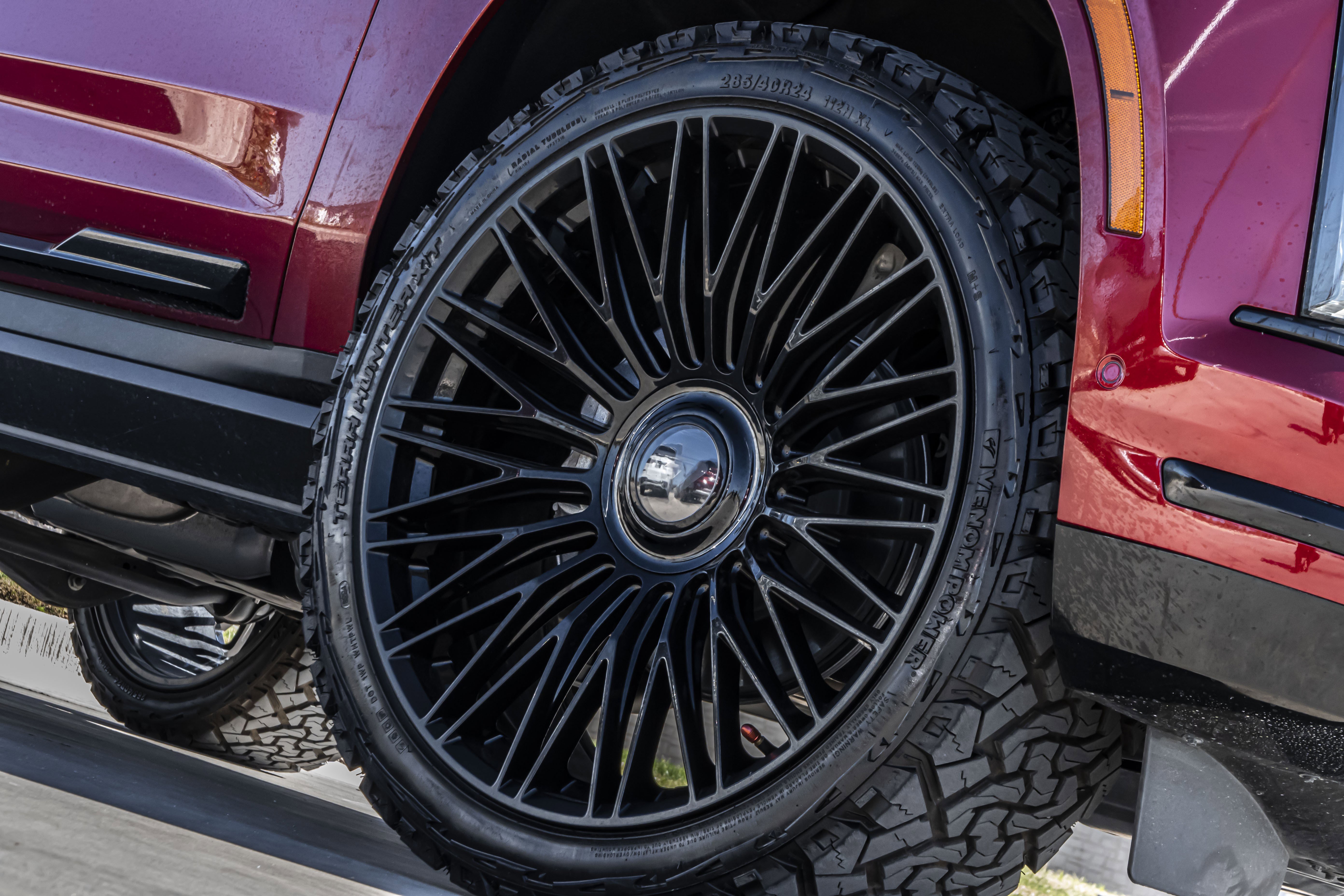 Used 2025 Cadillac Escalade Sport Platinum image 8