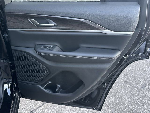 New 2025 Jeep Grand Cherokee Limited w/ Black Appearance Package image 18