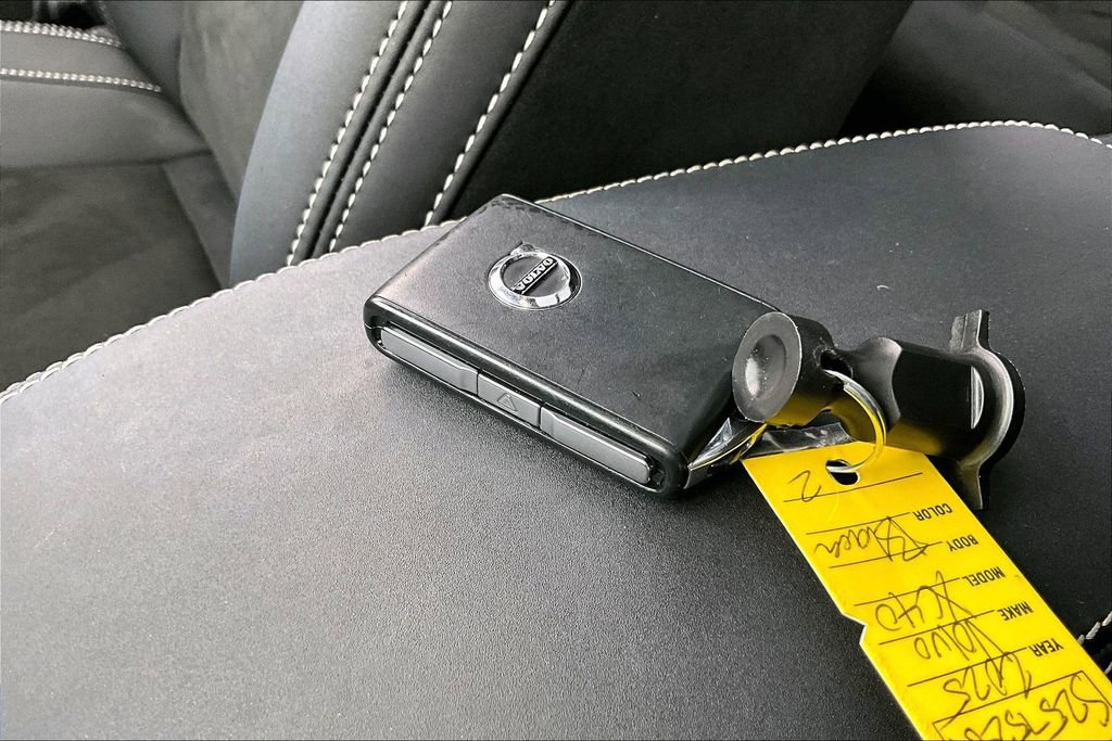 Certified 2025 Volvo XC40 B5 Plus image 14