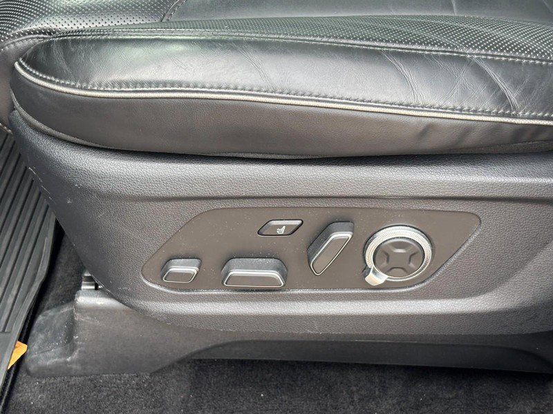 Used 2023 Hyundai Palisade Calligraphy image 16