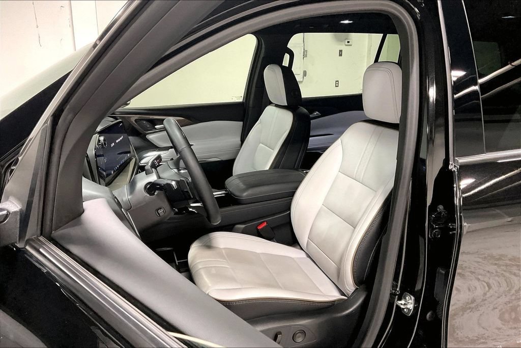 Used 2025 Chevrolet Traverse High Country w/ LPO, Floor Liner Package AWD/4WD image 31