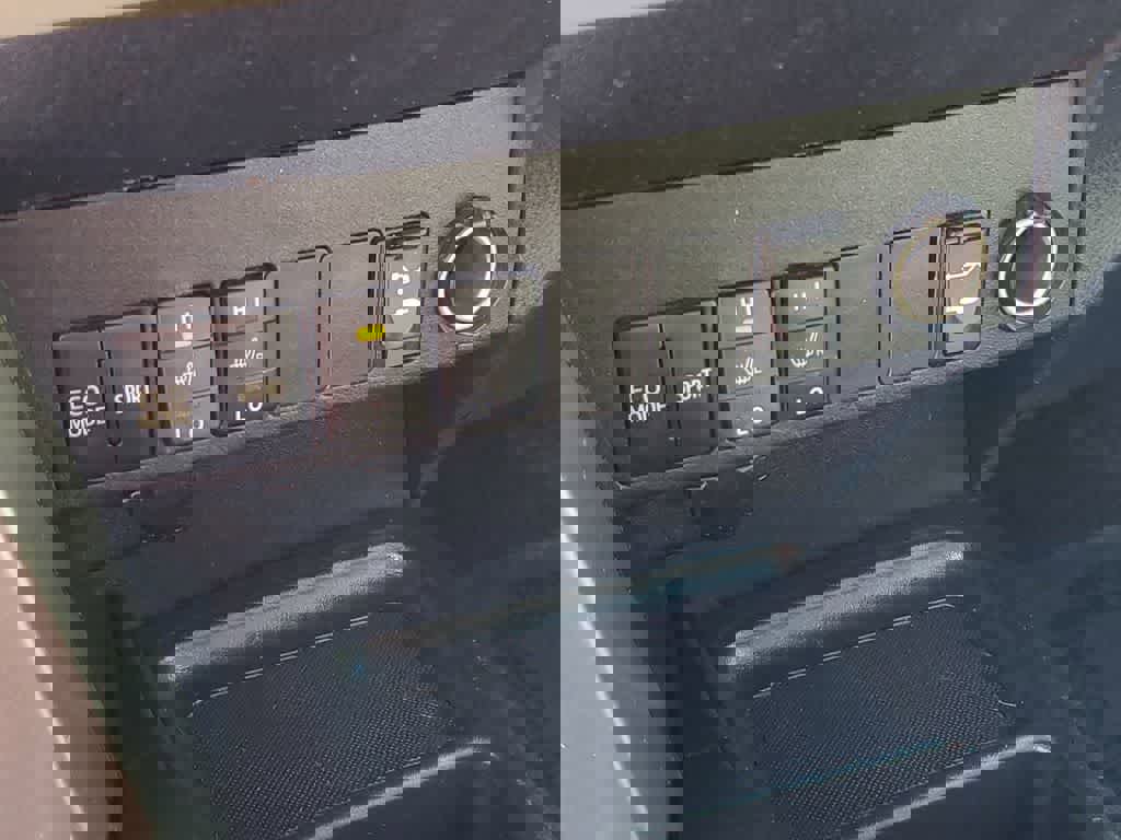 Used 2015 Toyota RAV4 Limited w/ Technology Package image 29