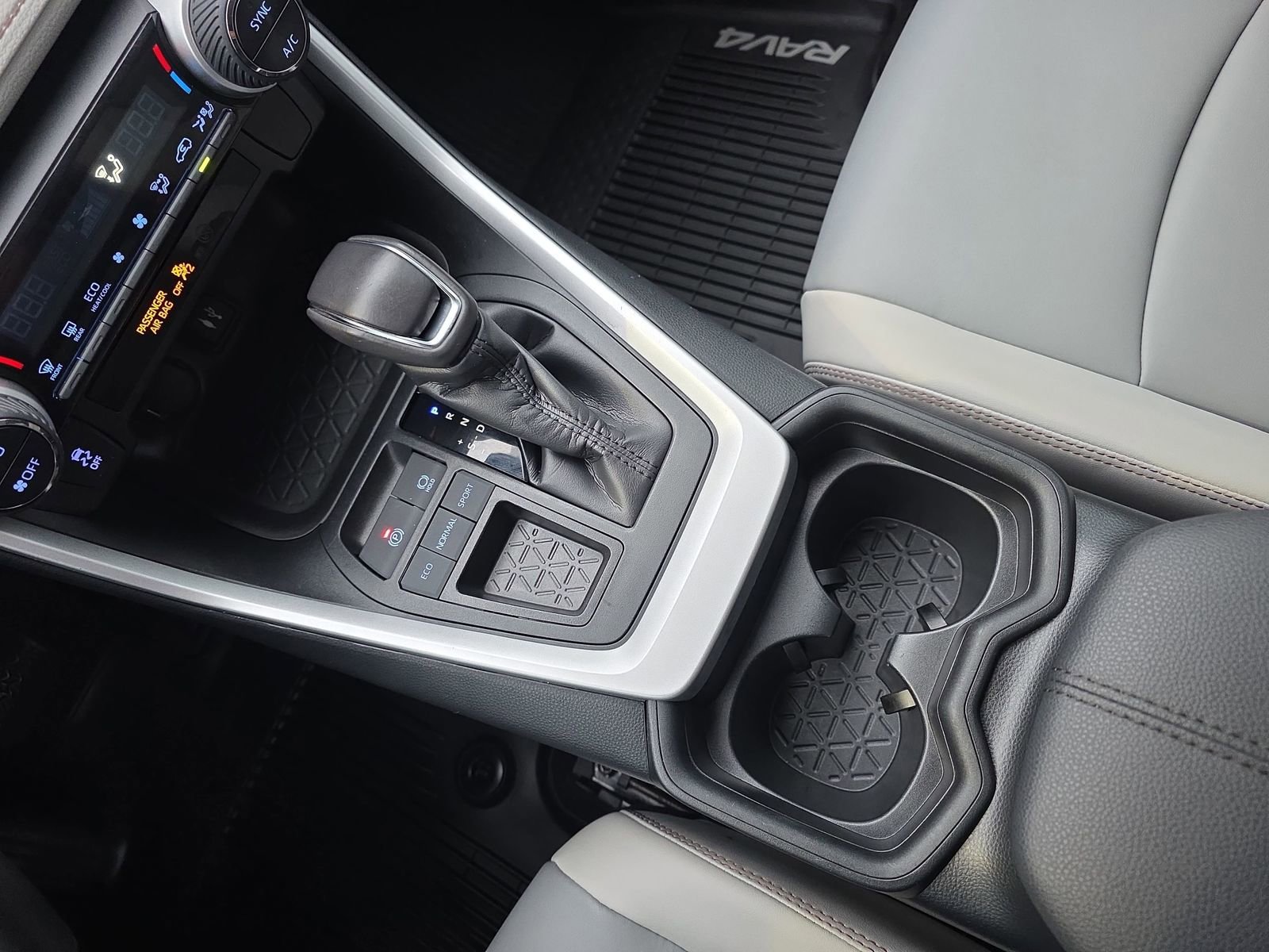 Used 2019 Toyota RAV4 XLE Premium image 25