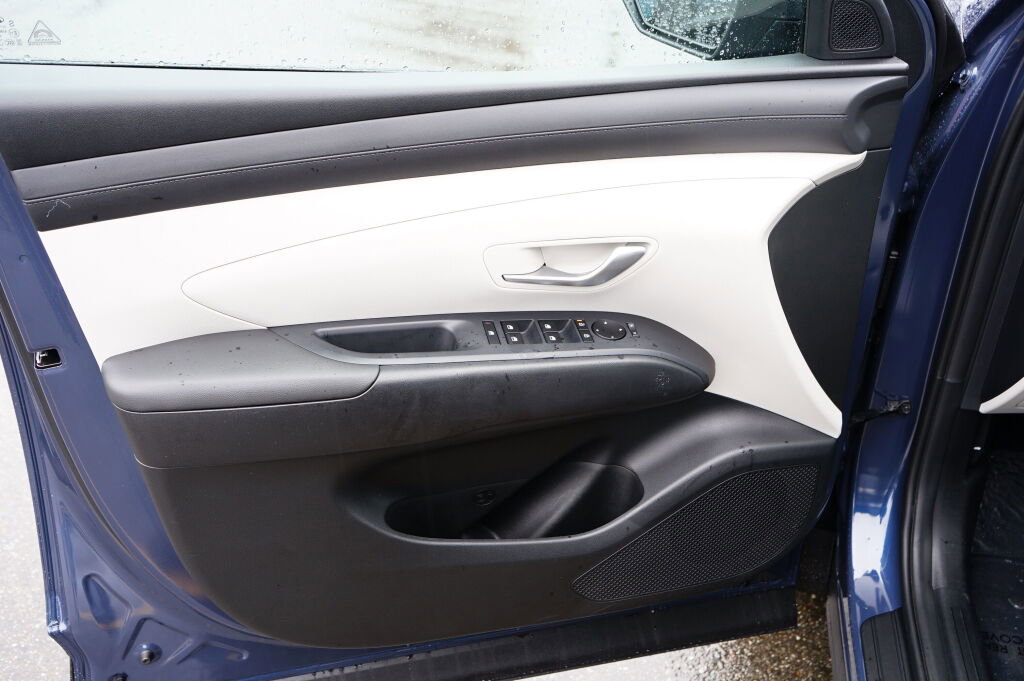 Certified 2025 Hyundai Tucson SE FWD image 13