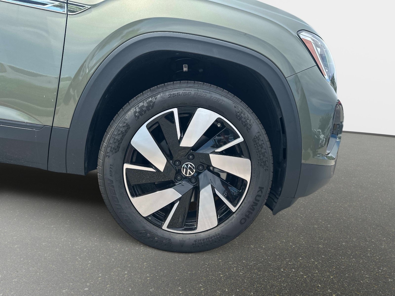 Used 2025 Volkswagen Atlas Cross Sport SE FWD image 6