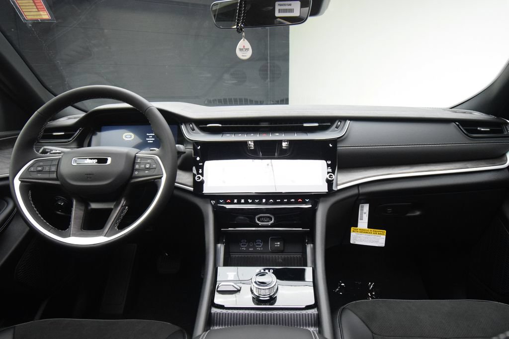 New 2027 Jeep Grand Cherokee Altitude AWD/4WD image 37