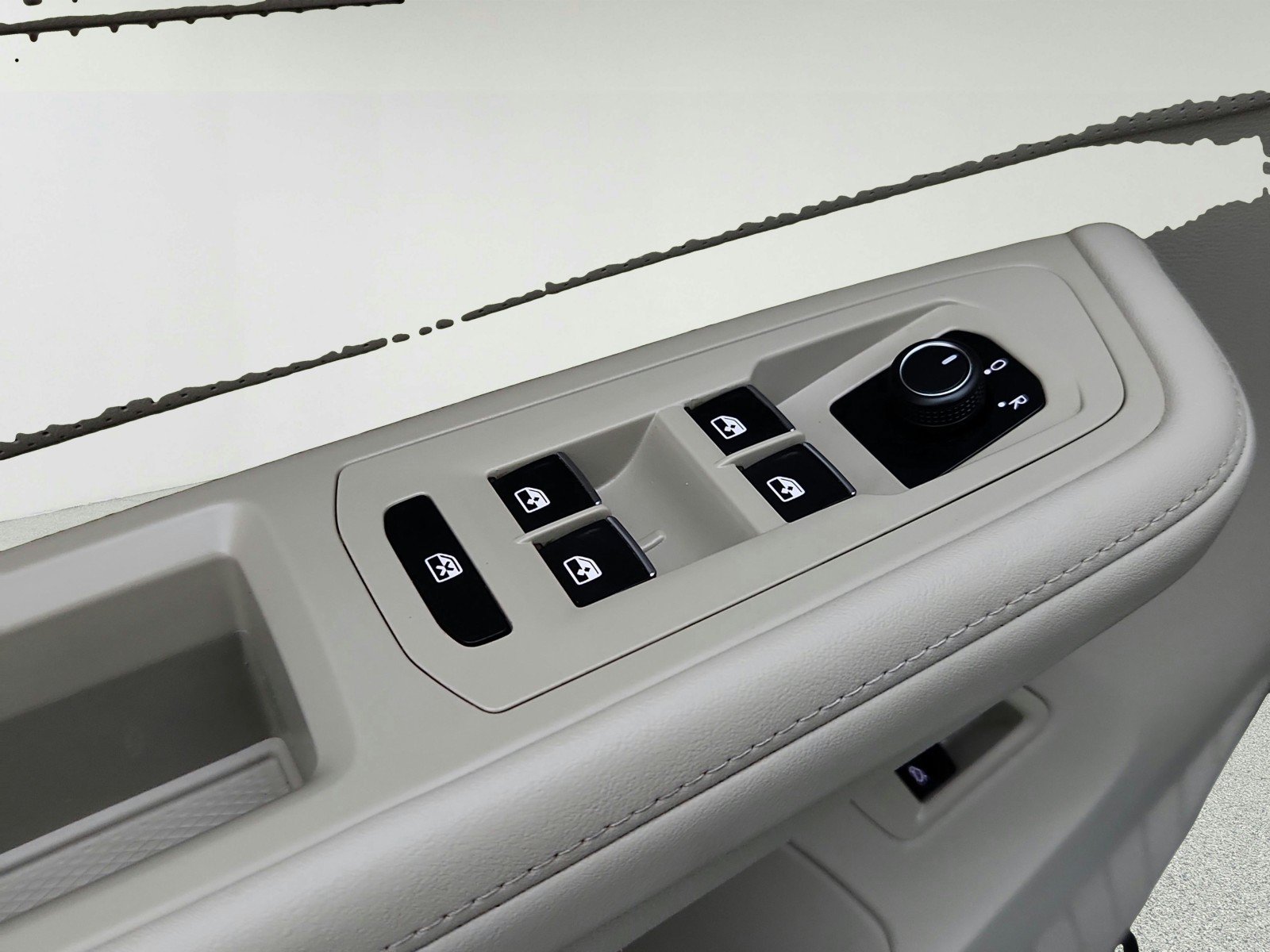 Used 2024 Volkswagen Atlas SE w/ Panoramic Sunroof Package FWD image 26