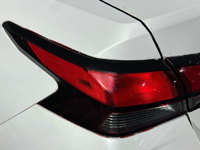 Used 2022 Nissan Versa SV FWD image 30