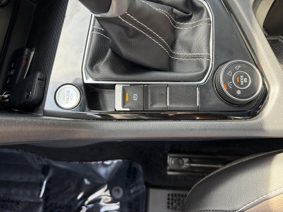 Used 2022 Volkswagen Taos SEL image 20