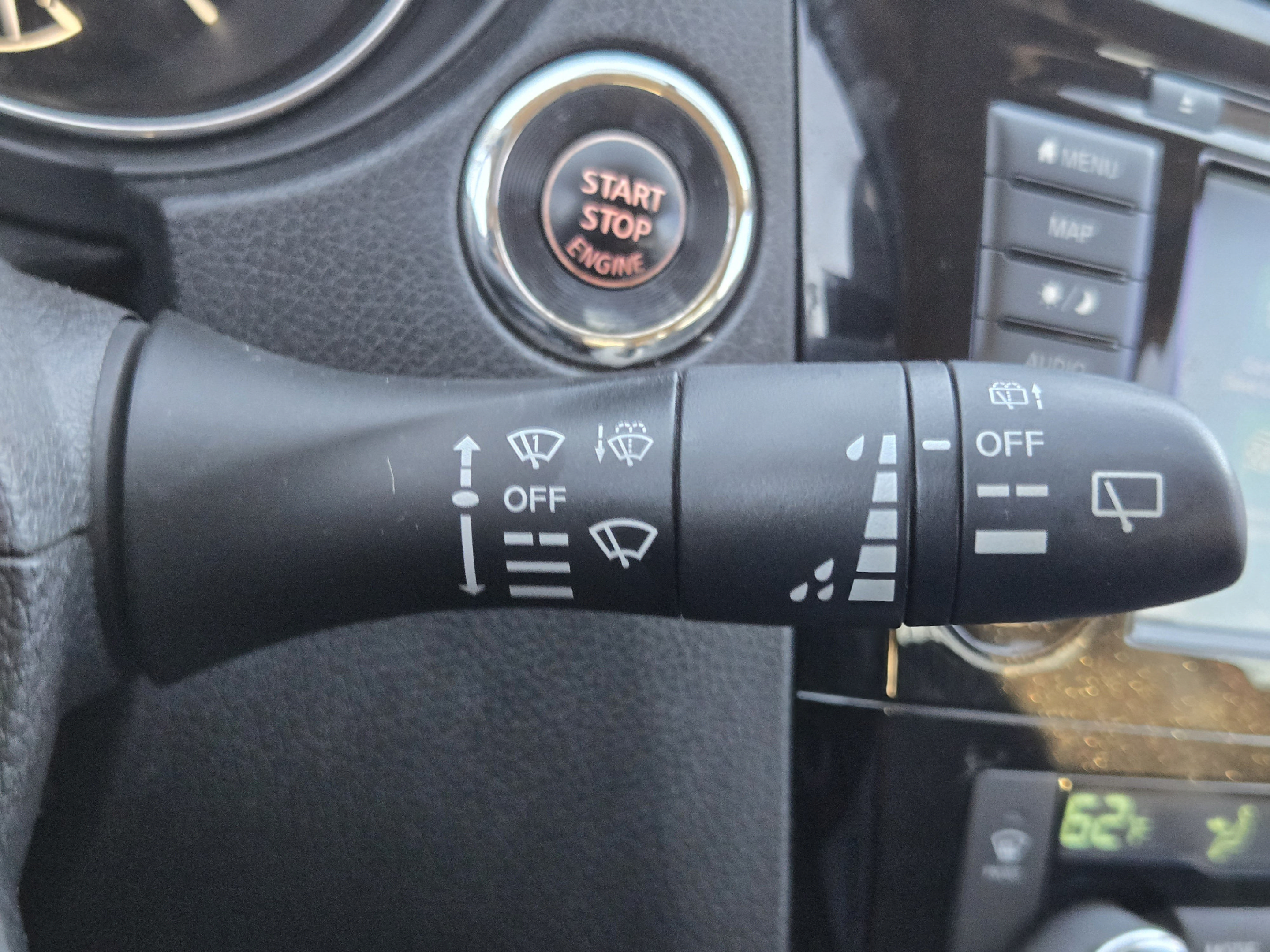 Used 2018 Nissan Rogue SV w/ Premium Package FWD image 18