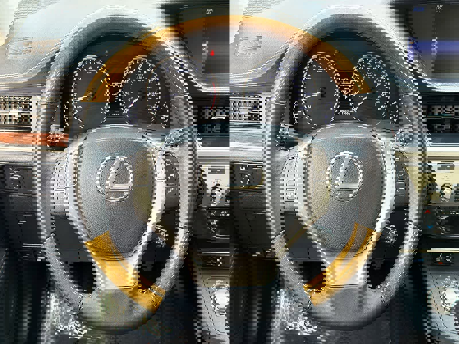 Used 2015 Lexus ES 350 w/ Premium Package FWD image 24