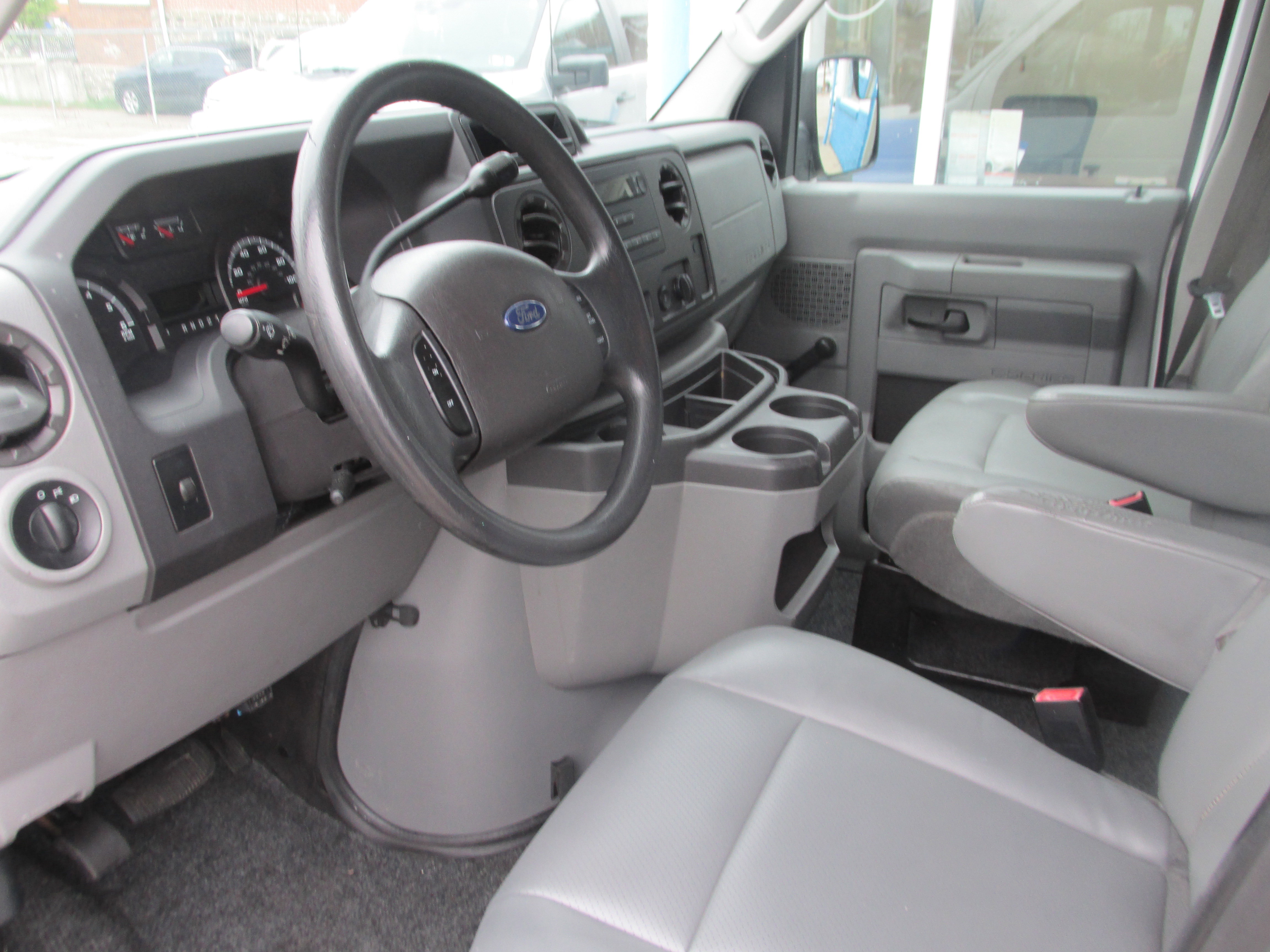 Used 2011 Ford E-150 and Econoline 150 XL image 18