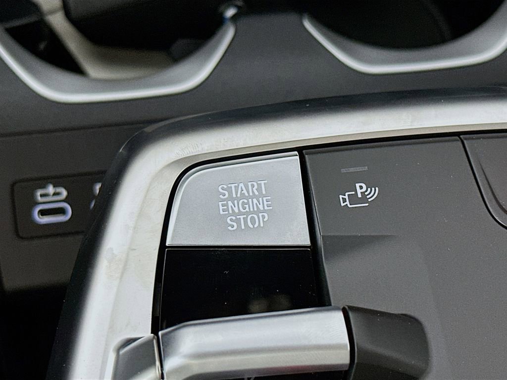 Used 2025 BMW X2 xDrive28i w/ M Sport Package image 17