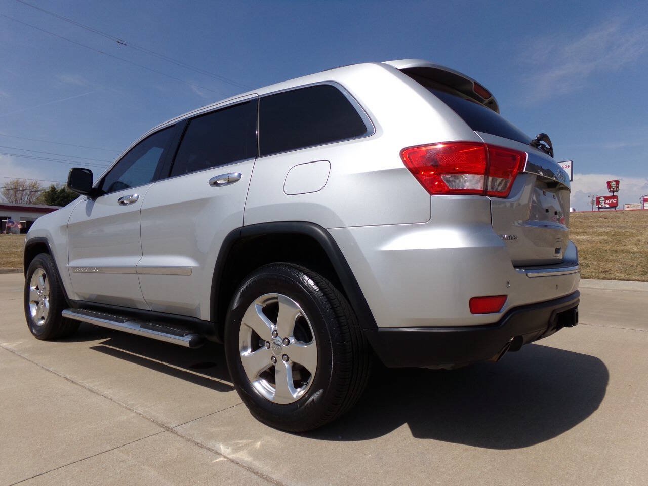 Used 2011 Jeep Grand Cherokee Limited RWD image 37