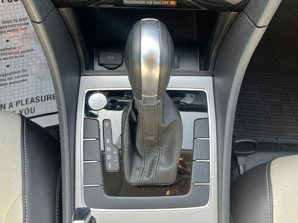 Certified 2020 Volkswagen Passat 2.0T R-Line FWD image 17