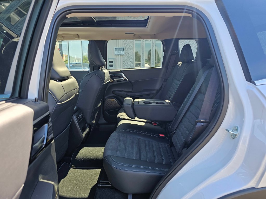 New 2026 Mitsubishi Outlander SE AWD/4WD image 13