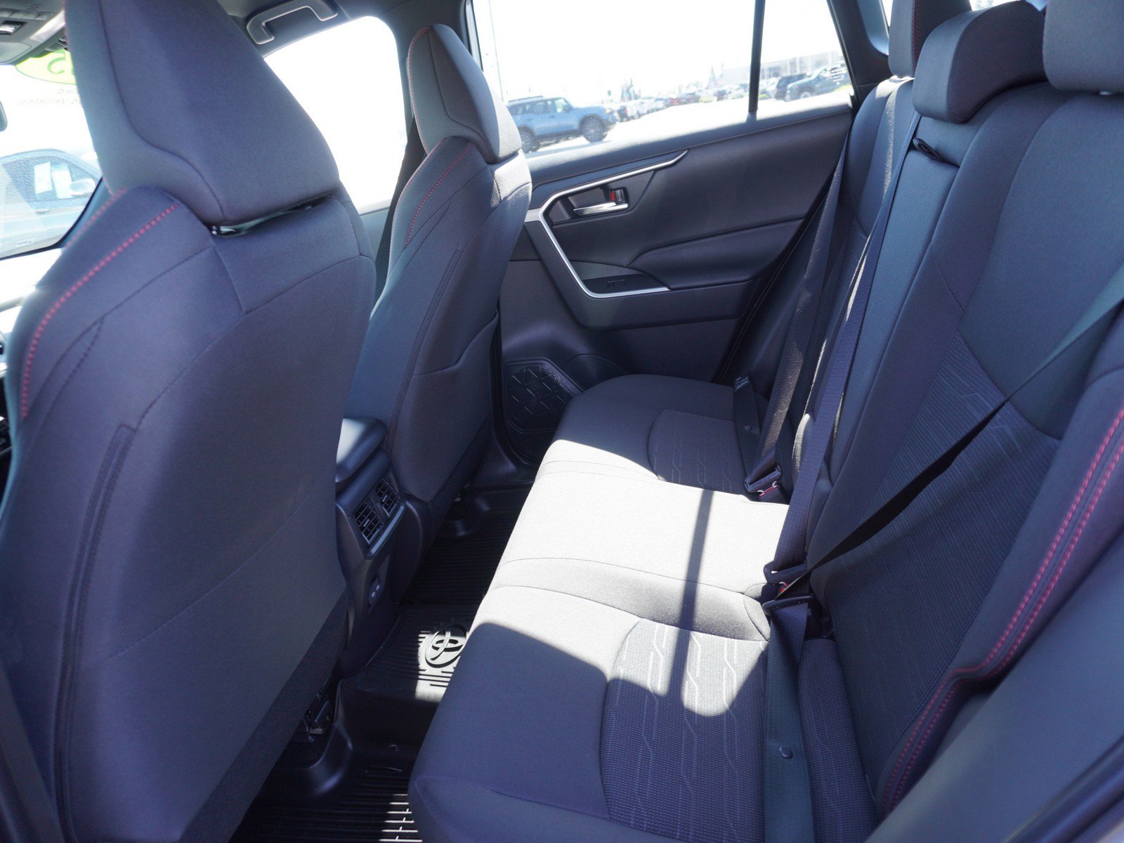 Used 2025 Toyota RAV4 SE image 15