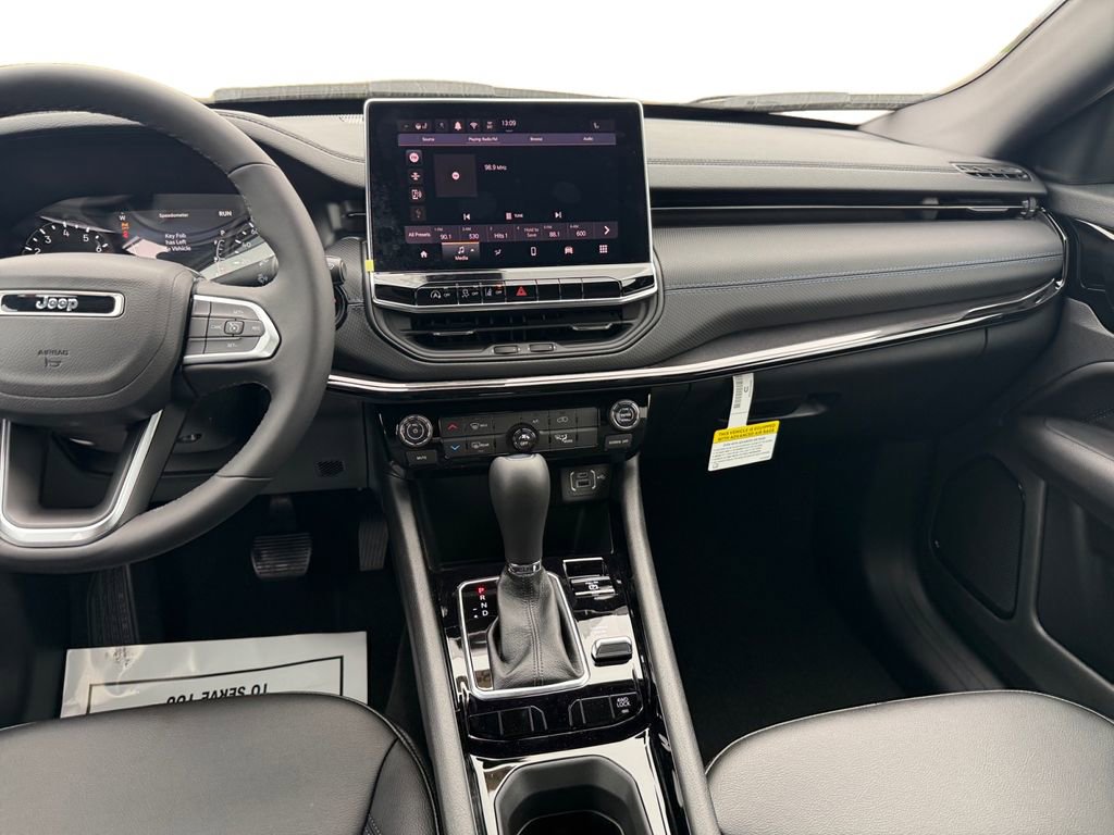 New 2026 Jeep Compass Latitude image 11