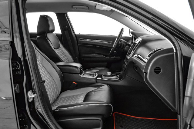 Used 2022 Chrysler 300 Touring w/ Sport Appearance Package image 31