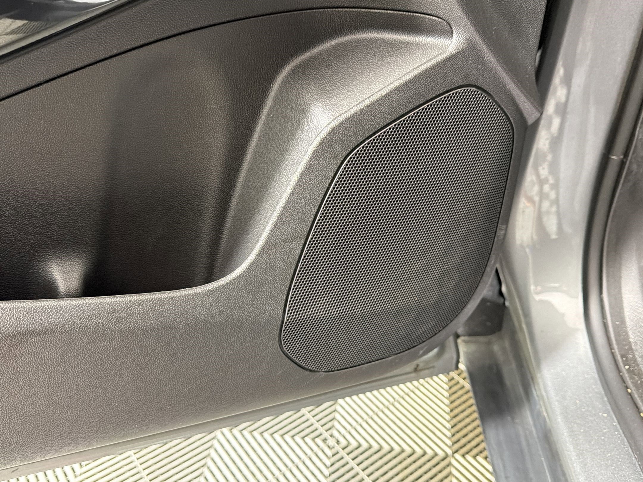 Used 2025 Chevrolet Trax LT FWD image 21