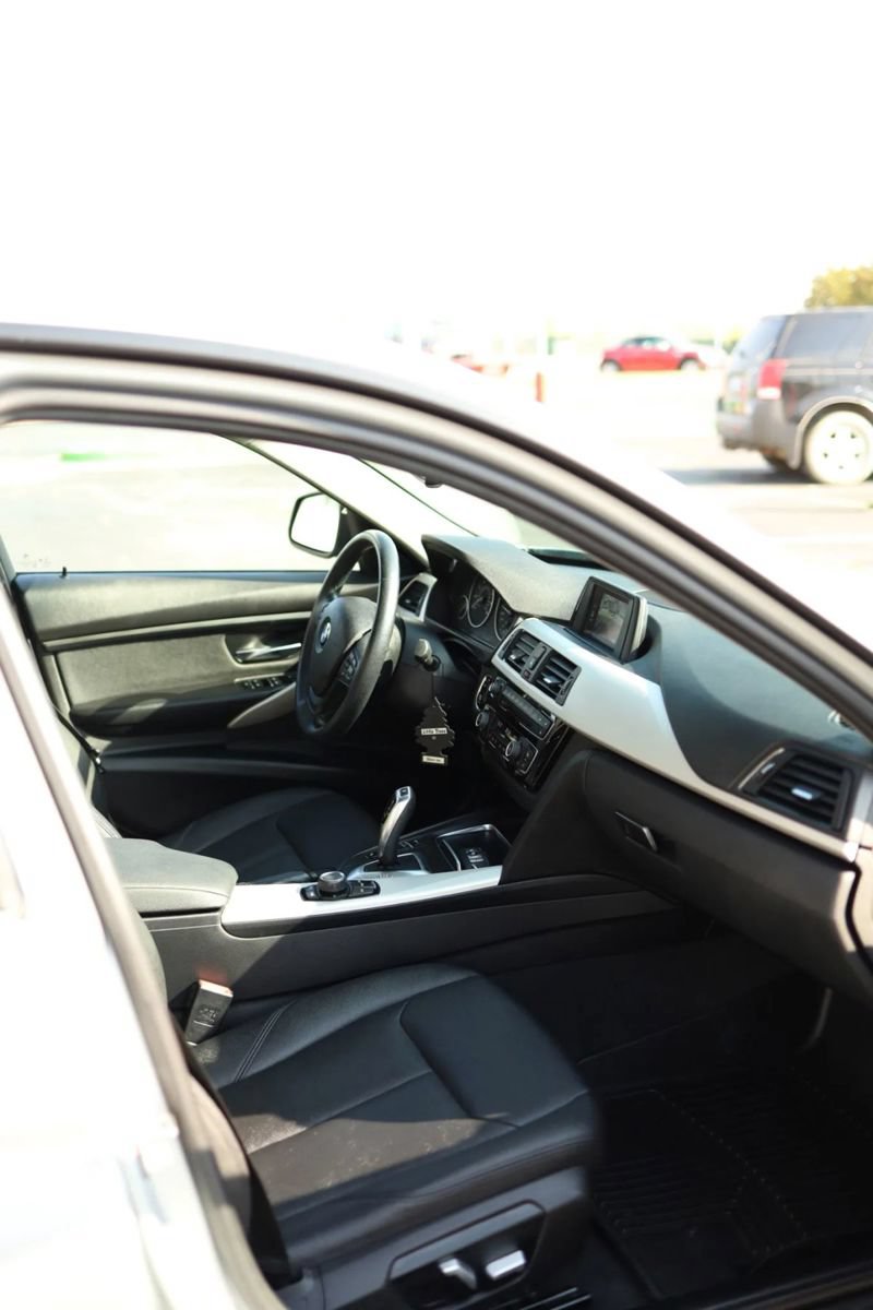 Used 2018 BMW 320i xDrive Sedan w/ Convenience Package AWD/4WD image 38