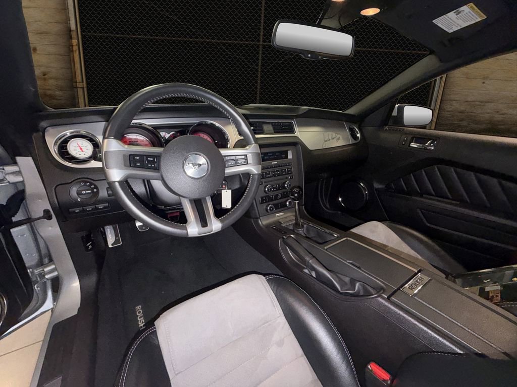 Used 2010 Ford Mustang GT Premium RWD image 5