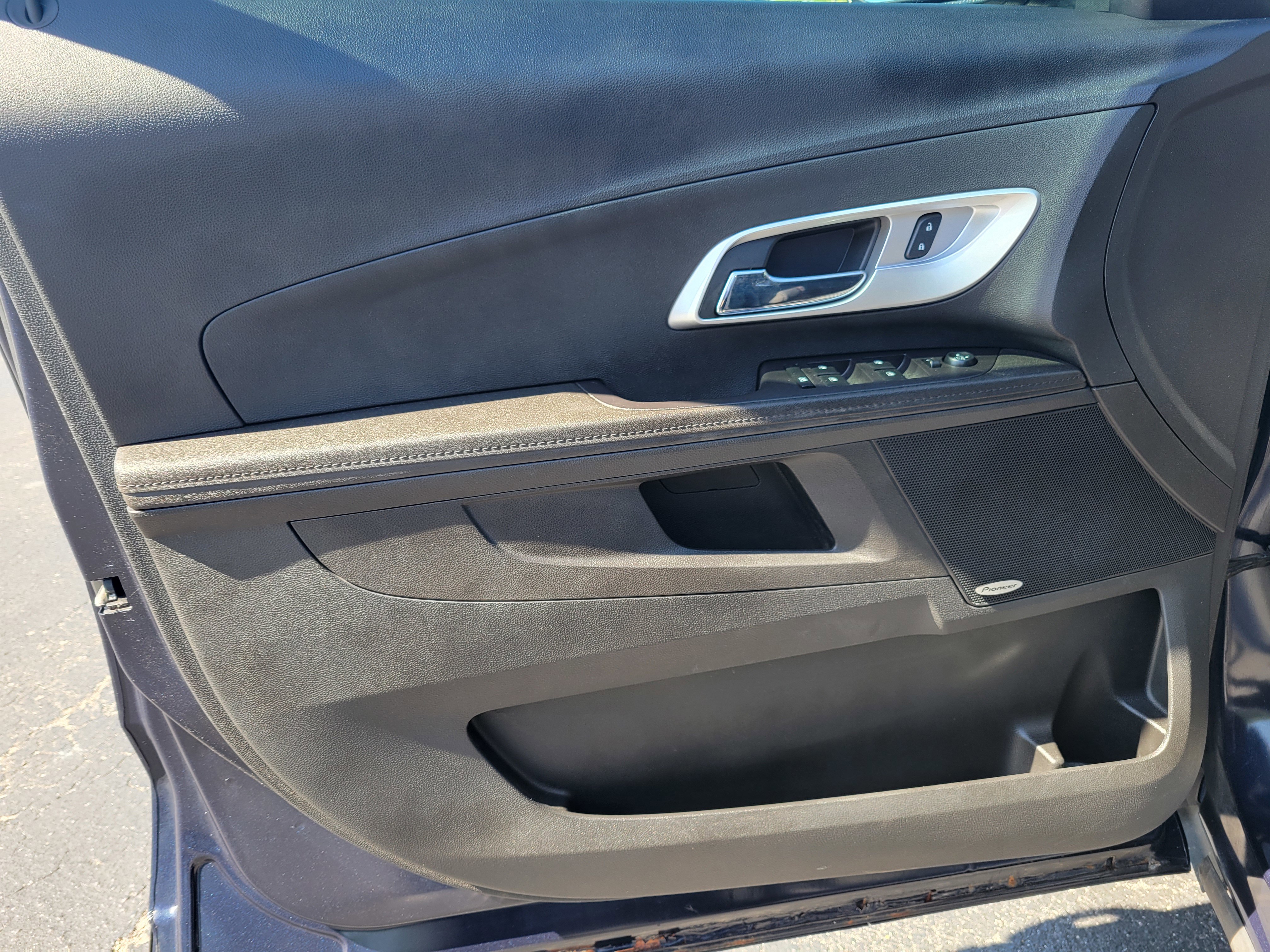 Used 2017 Chevrolet Equinox LT w/ Convenience Package FWD image 24