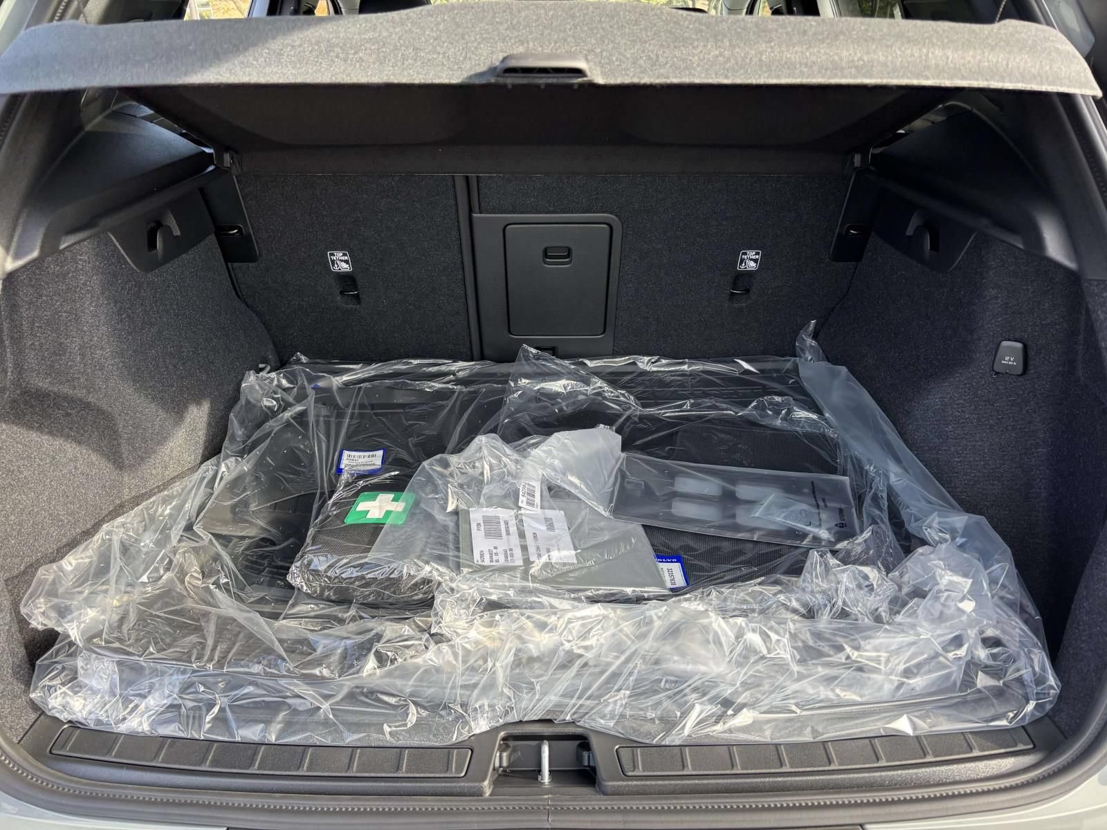 New 2026 Volvo XC40 B5 Plus w/ Protection Package Premier AWD/4WD image 9
