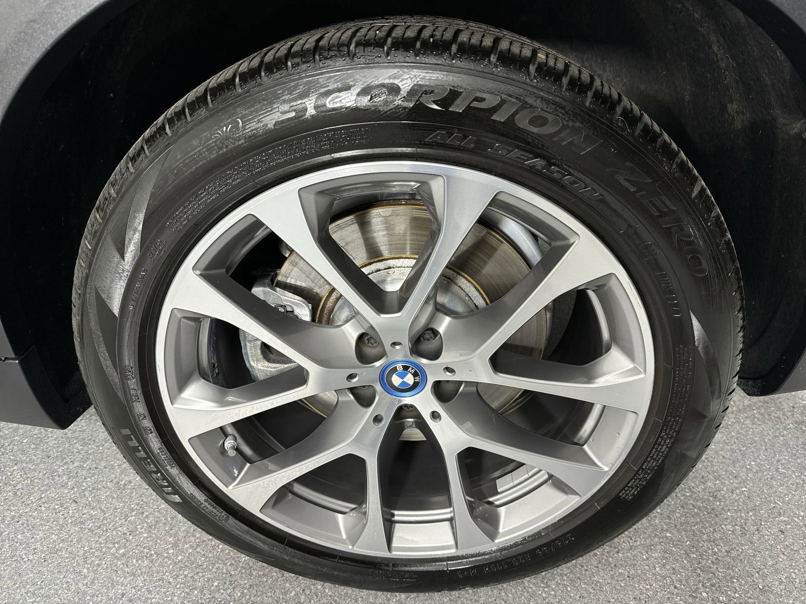 Used 2024 BMW X5 xDrive50e image 5