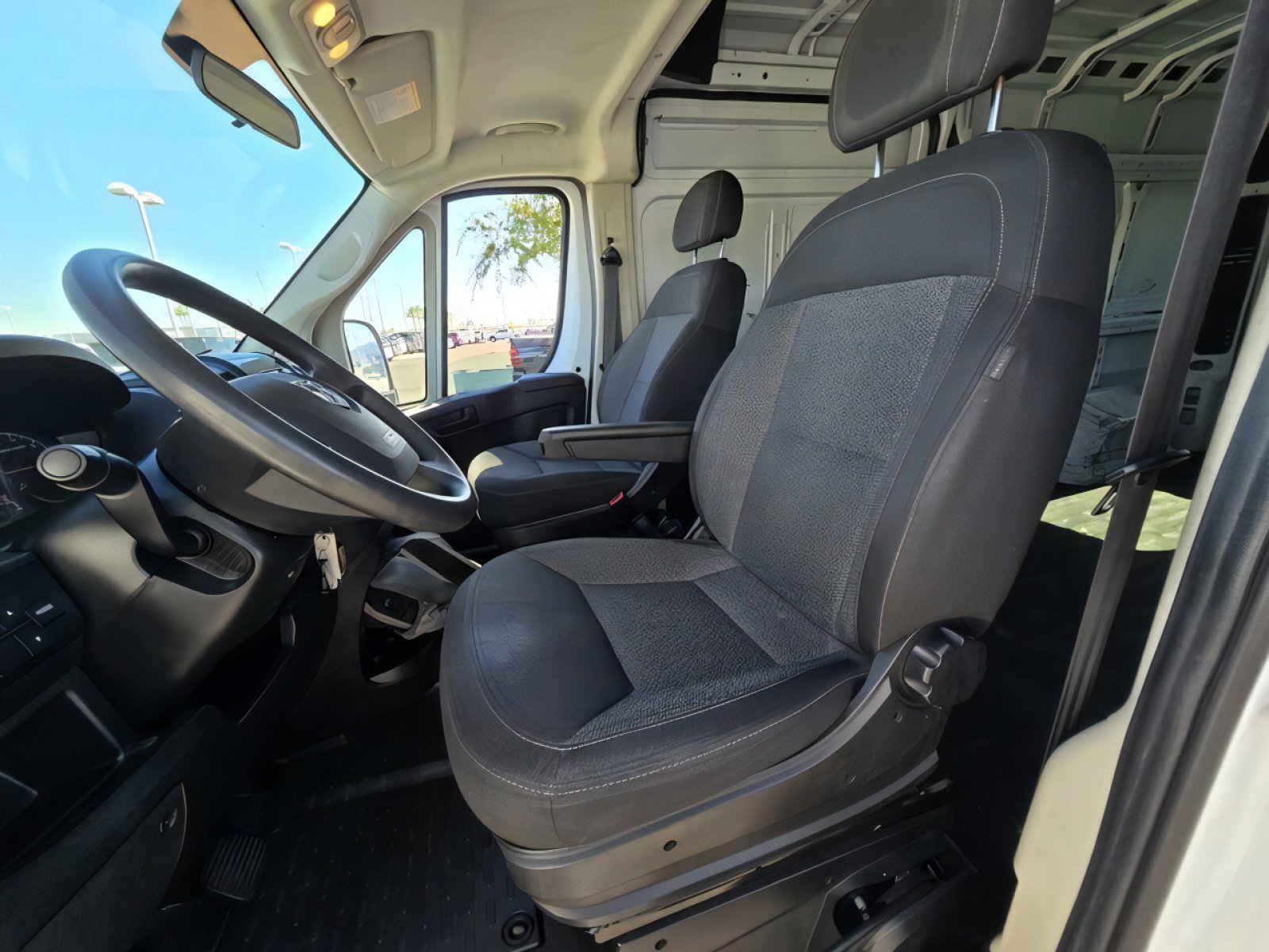 Used 2020 RAM ProMaster 2500 image 17