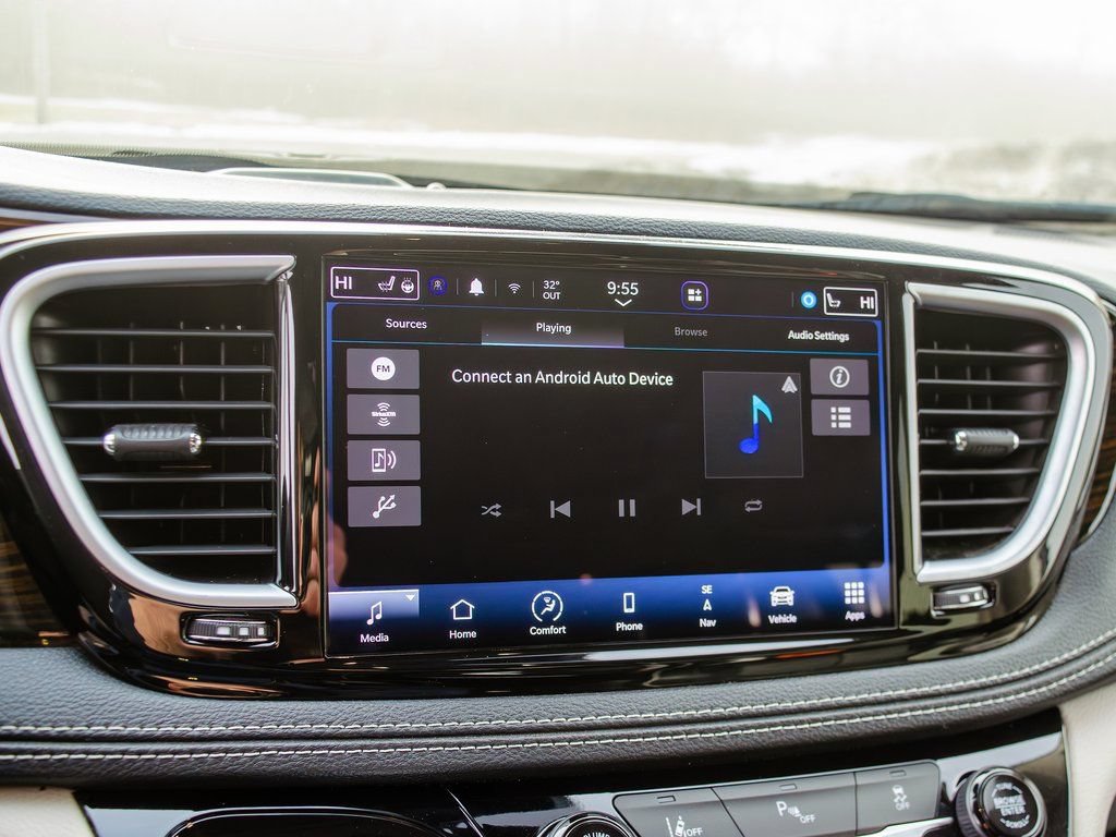 Used 2023 Chrysler Pacifica Limited FWD image 19