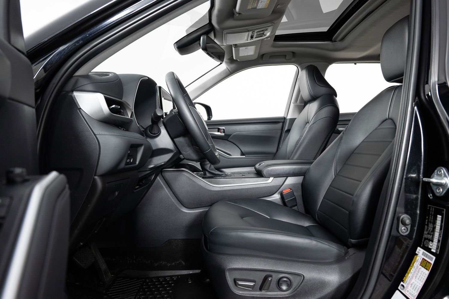 Used 2024 Toyota Highlander XLE image 14